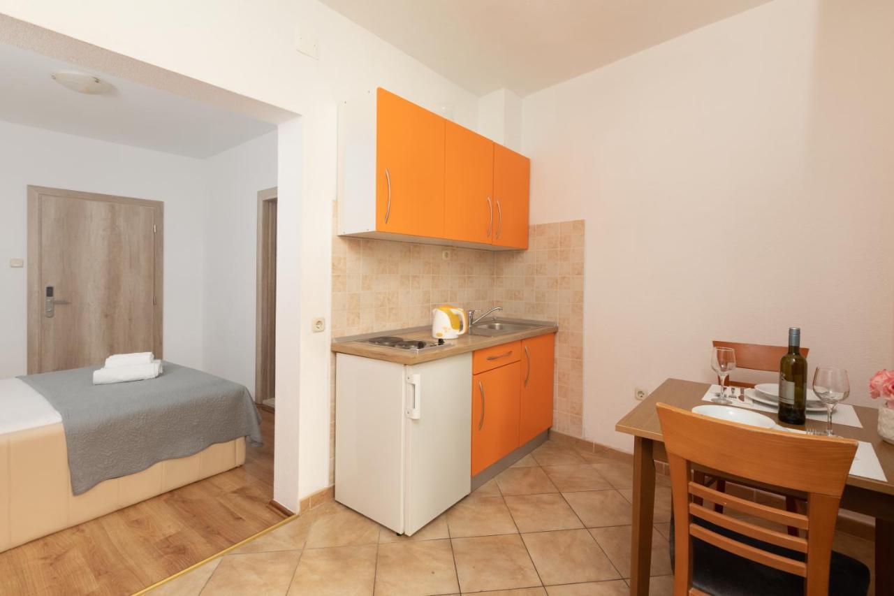 Apartments Petrovic ماكارسكا المظهر الخارجي الصورة