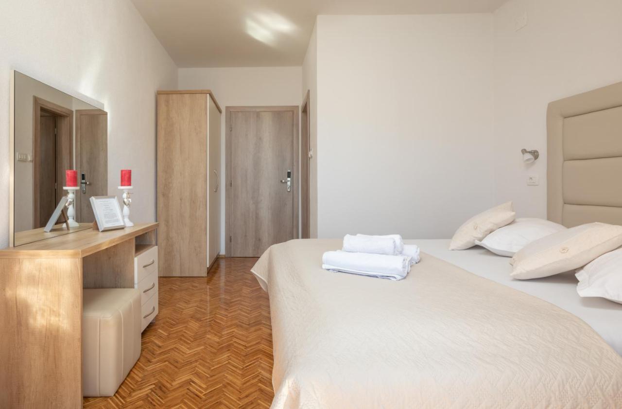 Apartments Petrovic ماكارسكا المظهر الخارجي الصورة