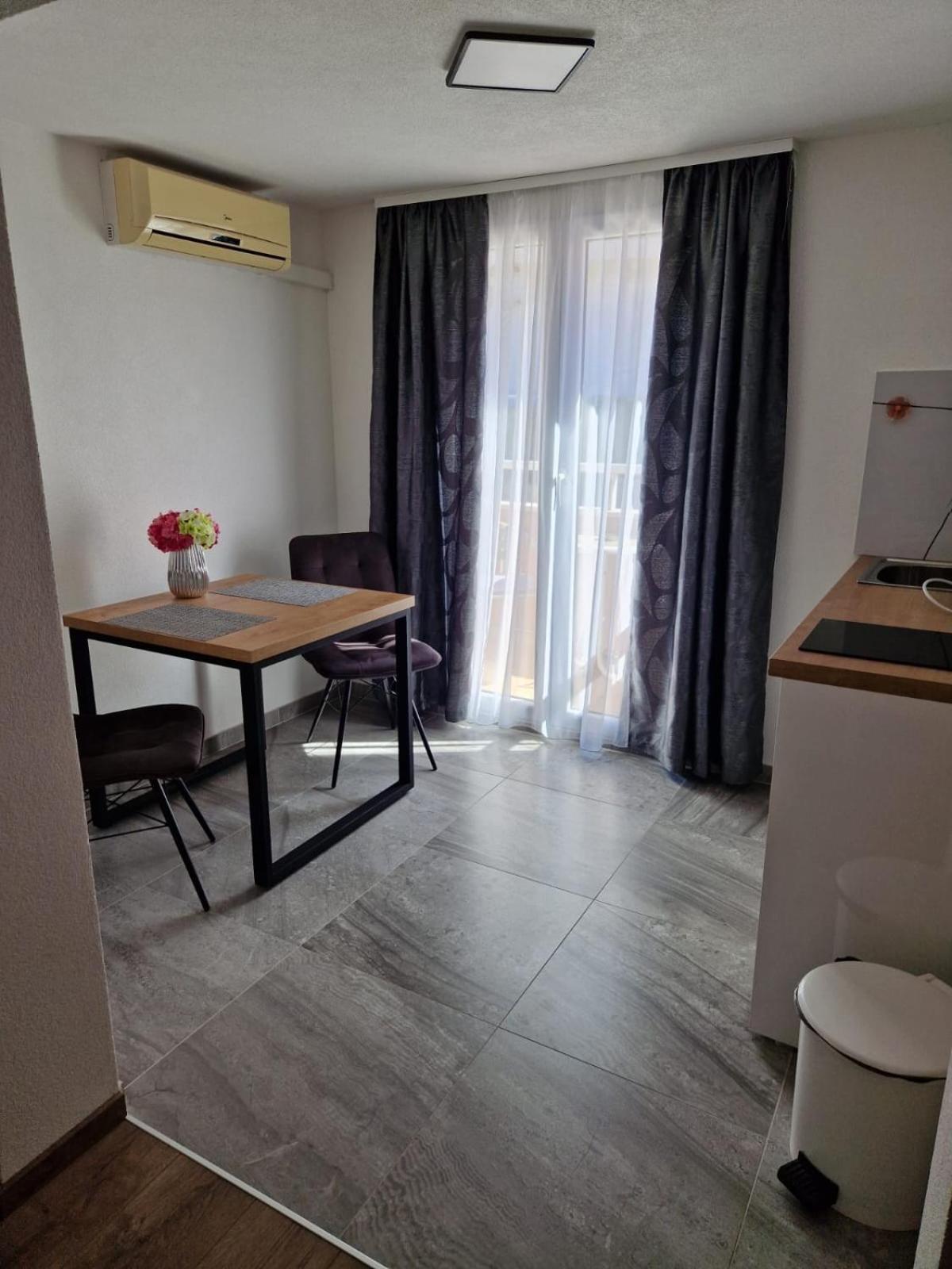 Apartments Petrovic ماكارسكا المظهر الخارجي الصورة