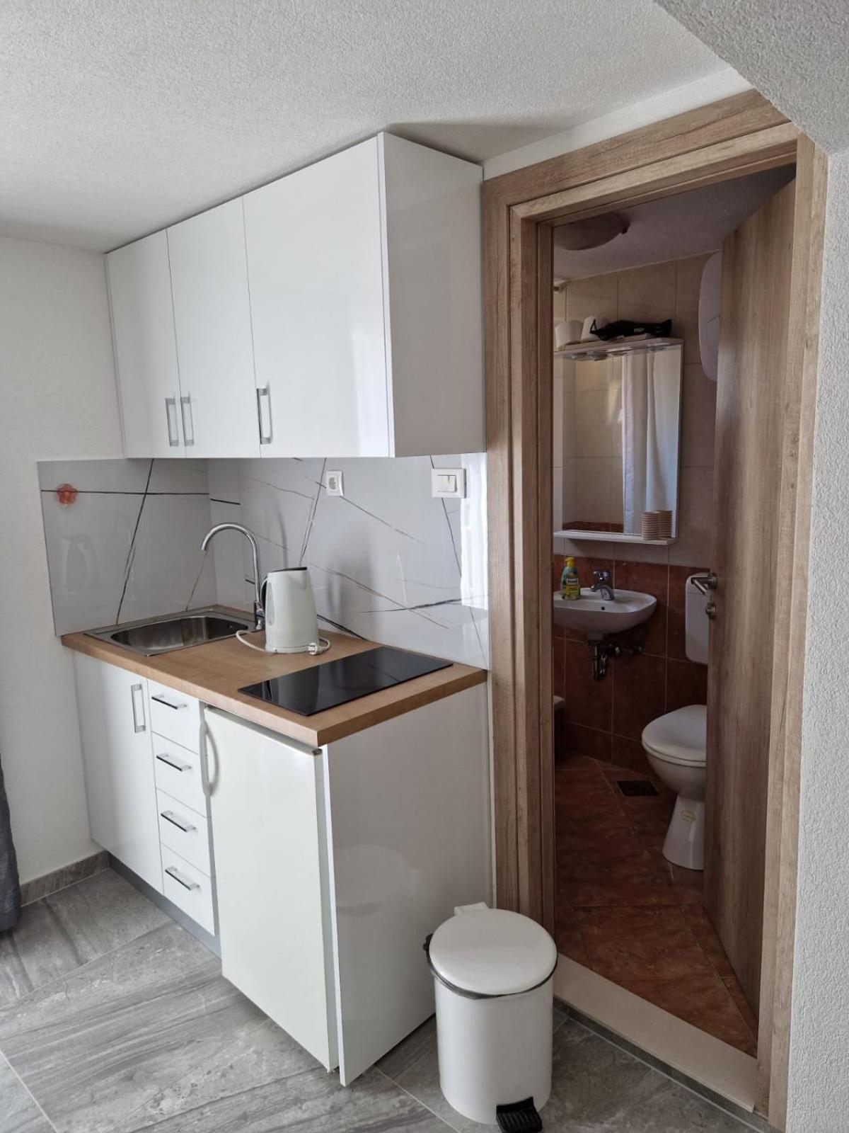 Apartments Petrovic ماكارسكا المظهر الخارجي الصورة