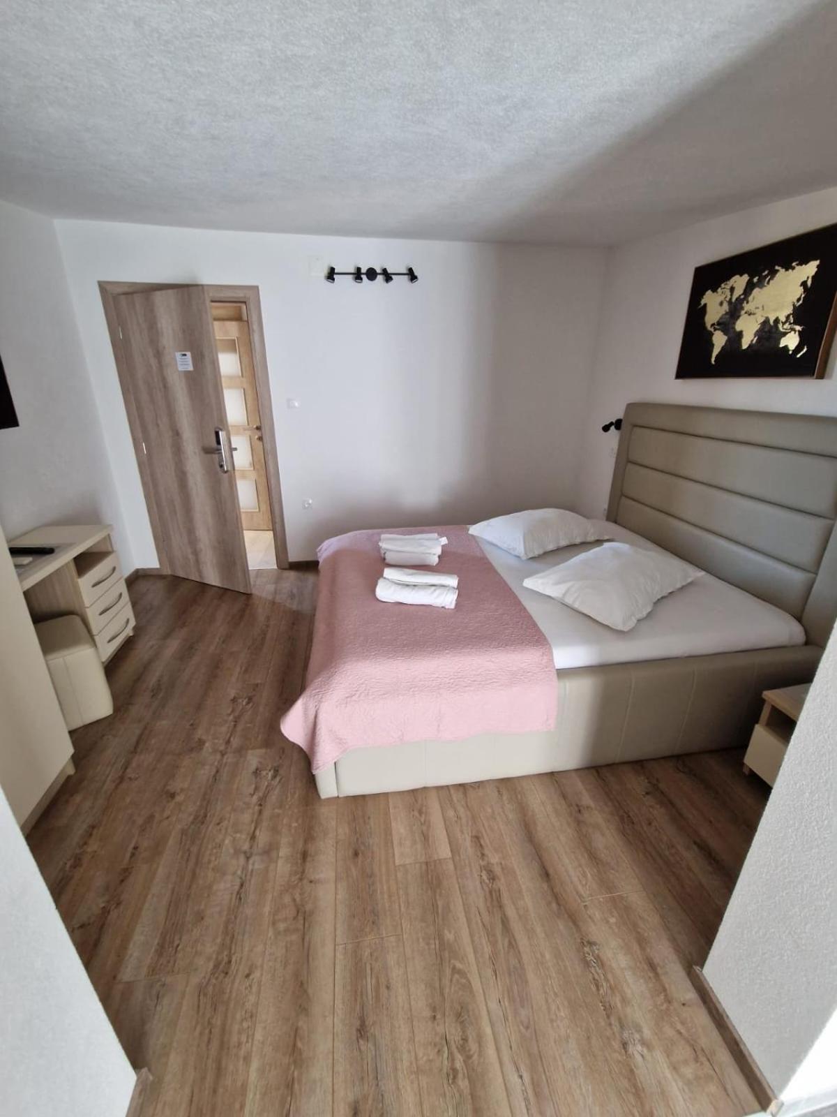Apartments Petrovic ماكارسكا المظهر الخارجي الصورة