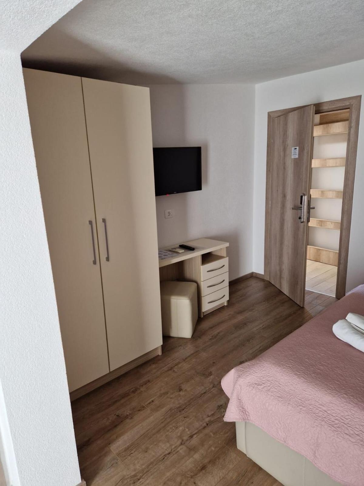 Apartments Petrovic ماكارسكا المظهر الخارجي الصورة